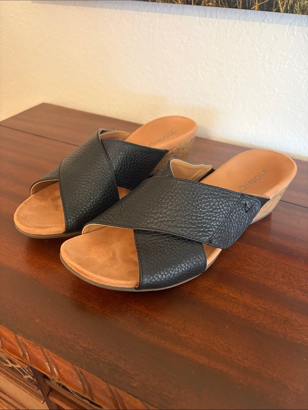 Vionic Leticia Black Leather Crisscross Slide Sandals. Size 9. Only Worn Once!